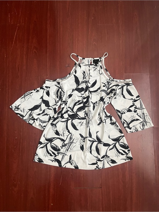 Worthington Tops - Worthington Black & White Cold-Shoulder Floral Print Cami Top